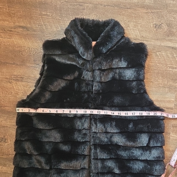 NWT C. C Faux Mink Fur Sleeveless Fully Lined Vest in Black Womens Size S-M - Picture 9 of 11